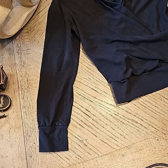 Black workout crossbody sweater size S NordicTrack - Picture 2 of 7